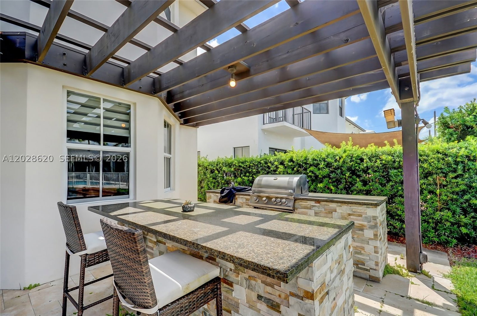 Real estate property located at 10555 69th Ter, Miami-dade, Vintage Estates, Doral, FL