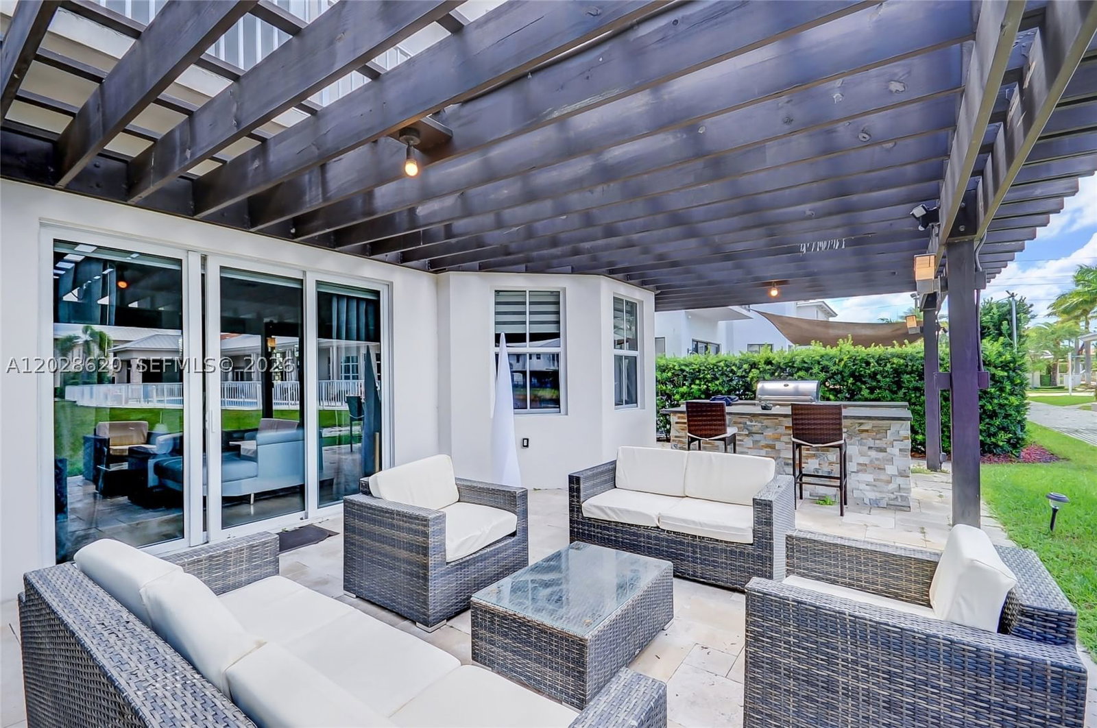 Real estate property located at 10555 69th Ter, Miami-dade, Vintage Estates, Doral, FL