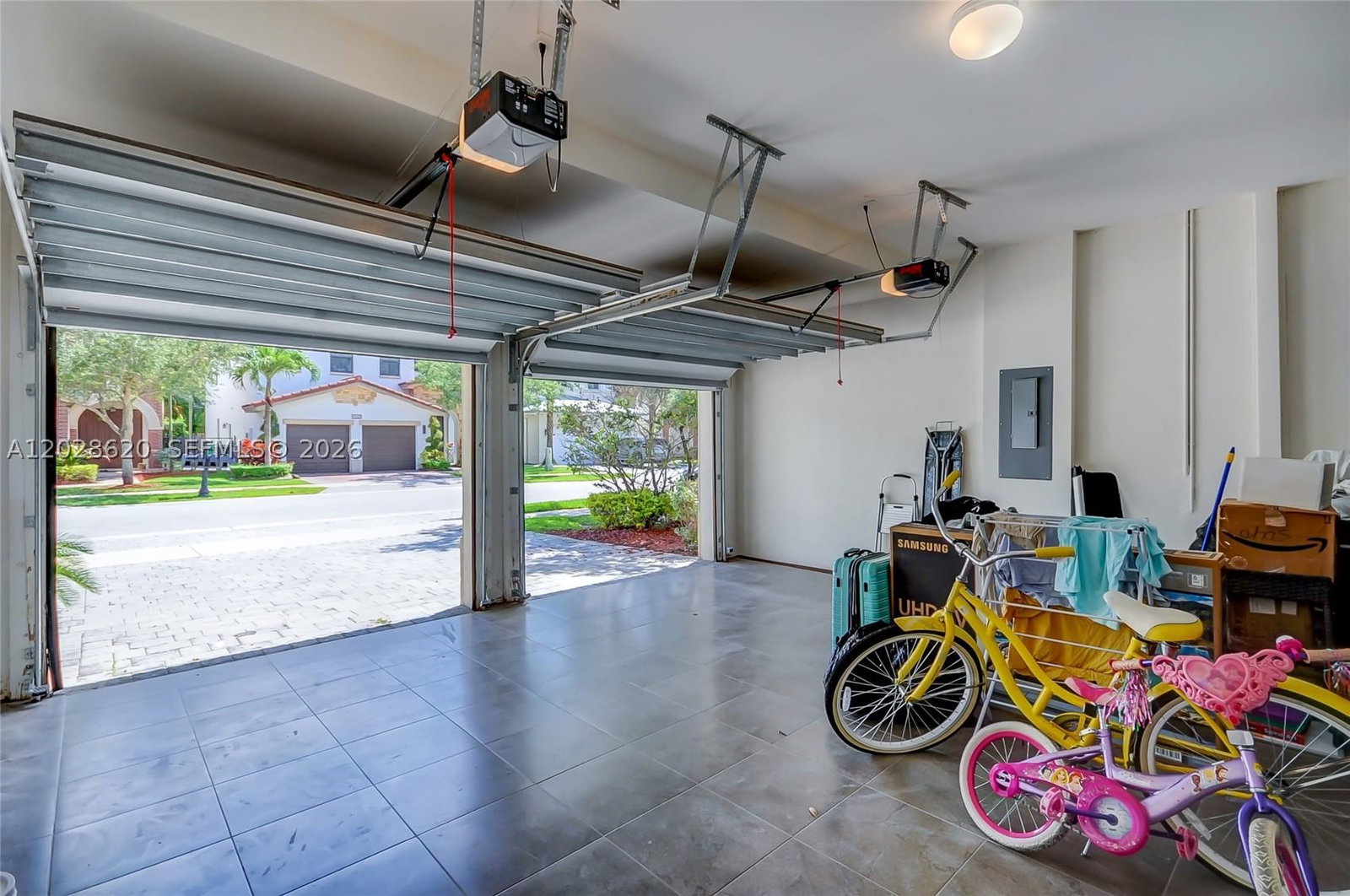 Real estate property located at 10555 69th Ter, Miami-dade, Vintage Estates, Doral, FL
