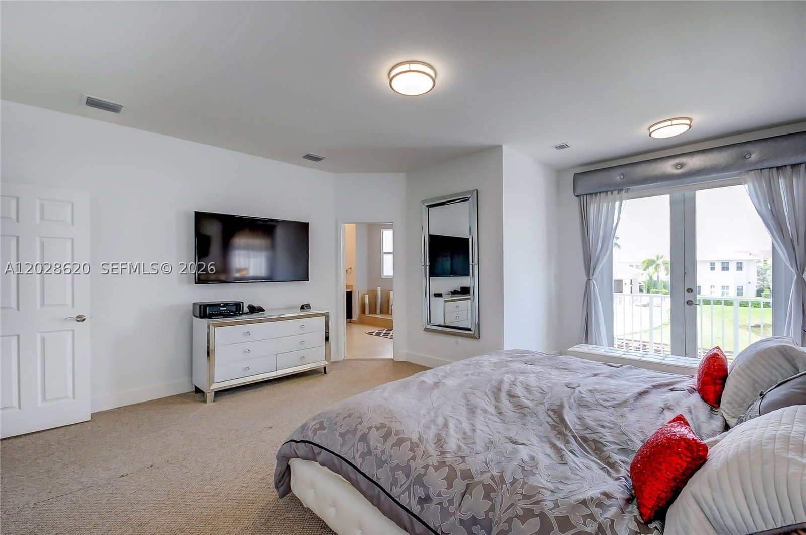 Real estate property located at 10555 69th Ter, Miami-dade, Vintage Estates, Doral, FL