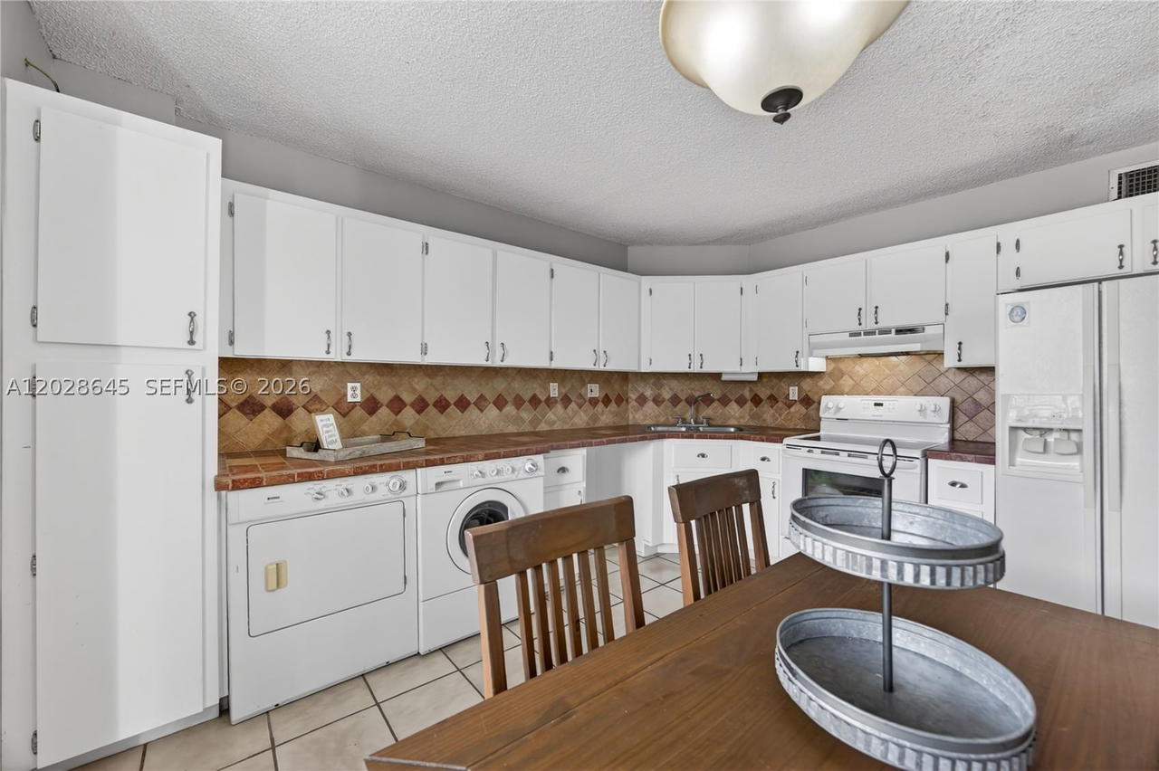 Real estate property located at 6745 132nd Ave #204, Miami-dade, Lynbrook Court Condo Ph Ii, Miami, FL