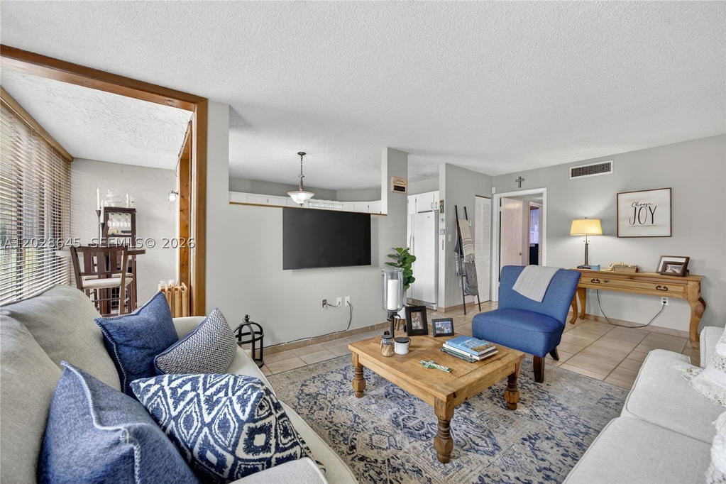 Real estate property located at 6745 132nd Ave #204, Miami-dade, Lynbrook Court Condo Ph Ii, Miami, FL