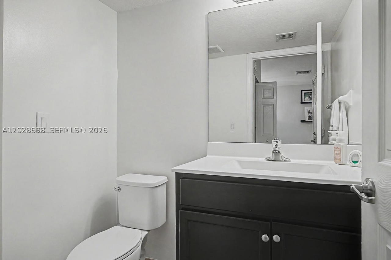 Real estate property located at 215 37th Pl, Miami-dade, Baywinds Of Galapagos, Homestead, FL