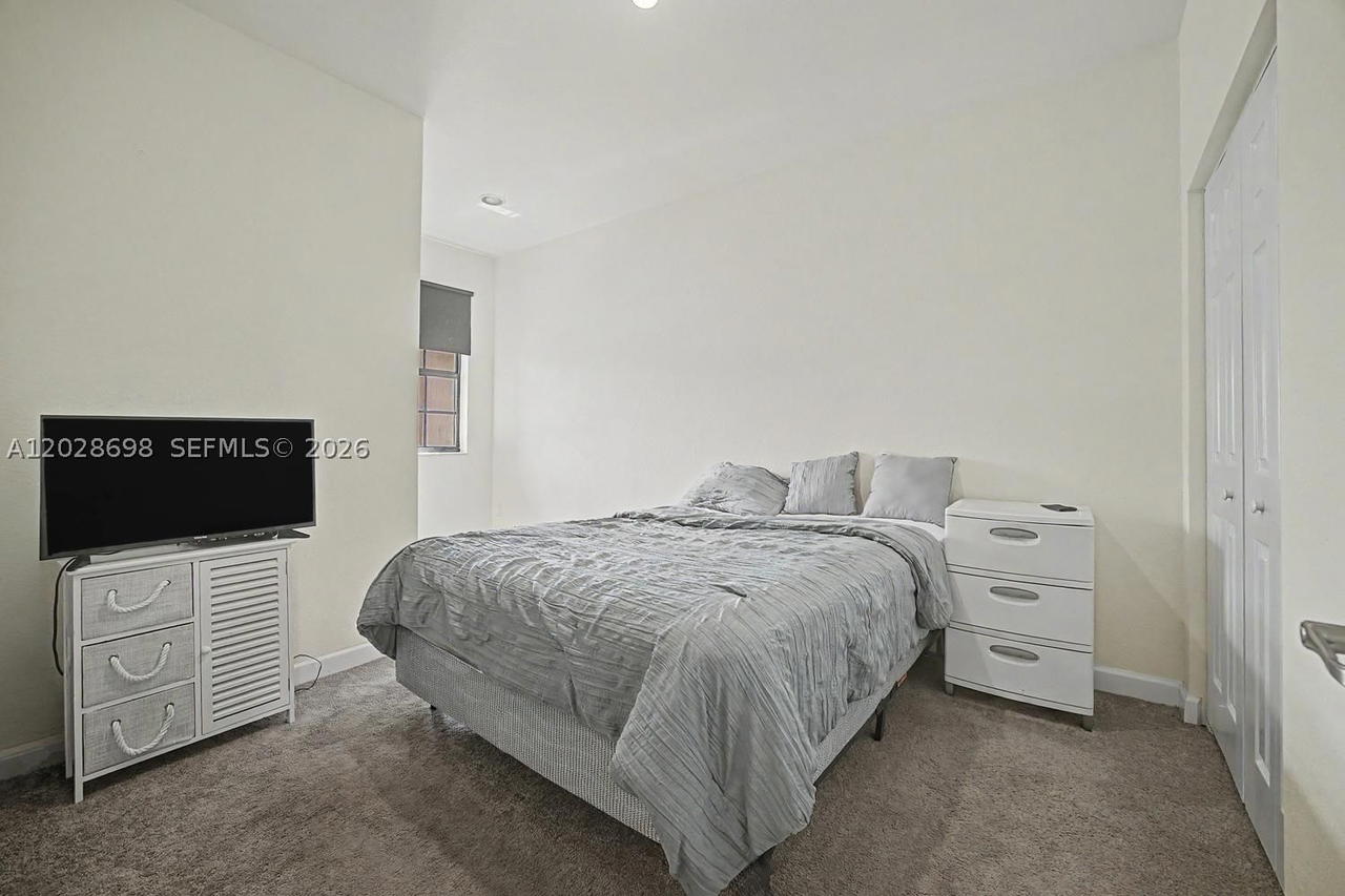 Real estate property located at 215 37th Pl, Miami-dade, Baywinds Of Galapagos, Homestead, FL