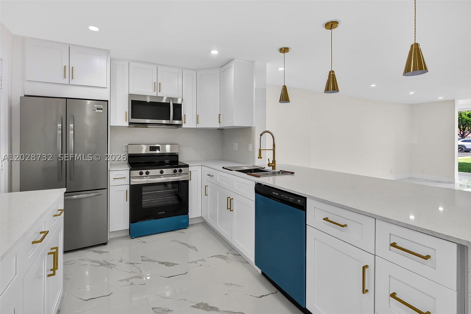 Real estate property located at 201 11th Ter #102, Broward, Meadowbrook Lakes Condo, Dania Beach, FL