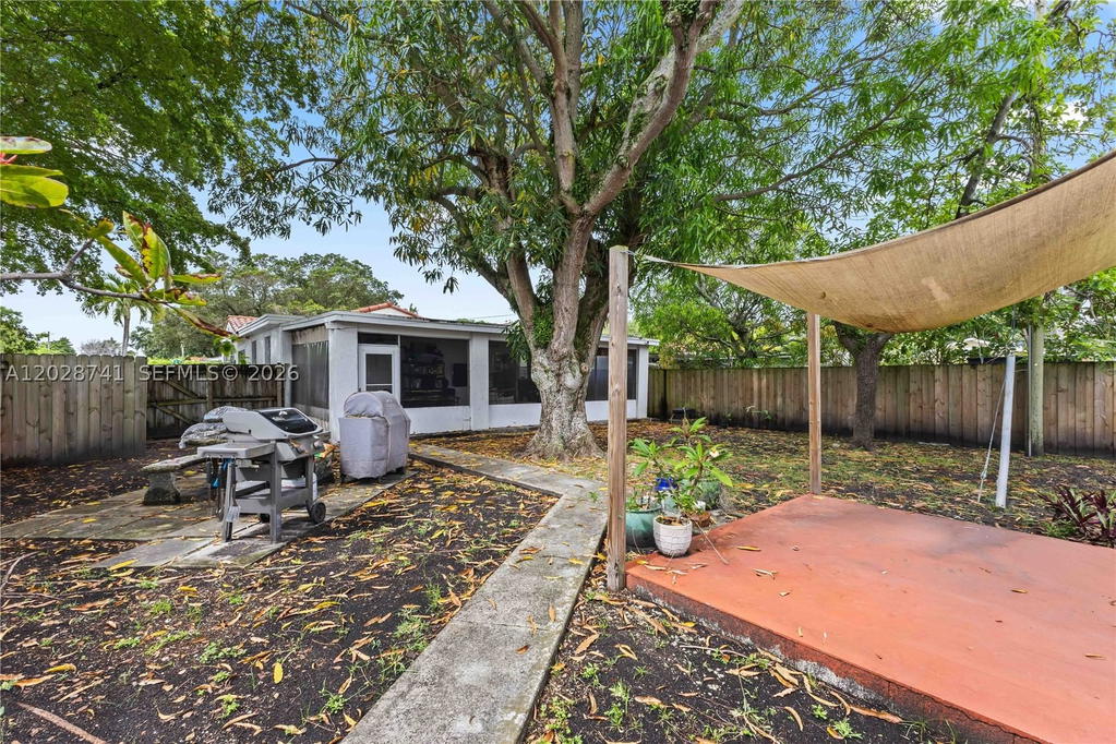Real estate property located at 1450 25th Ave, Miami-dade, New Silver Crest, Miami, FL