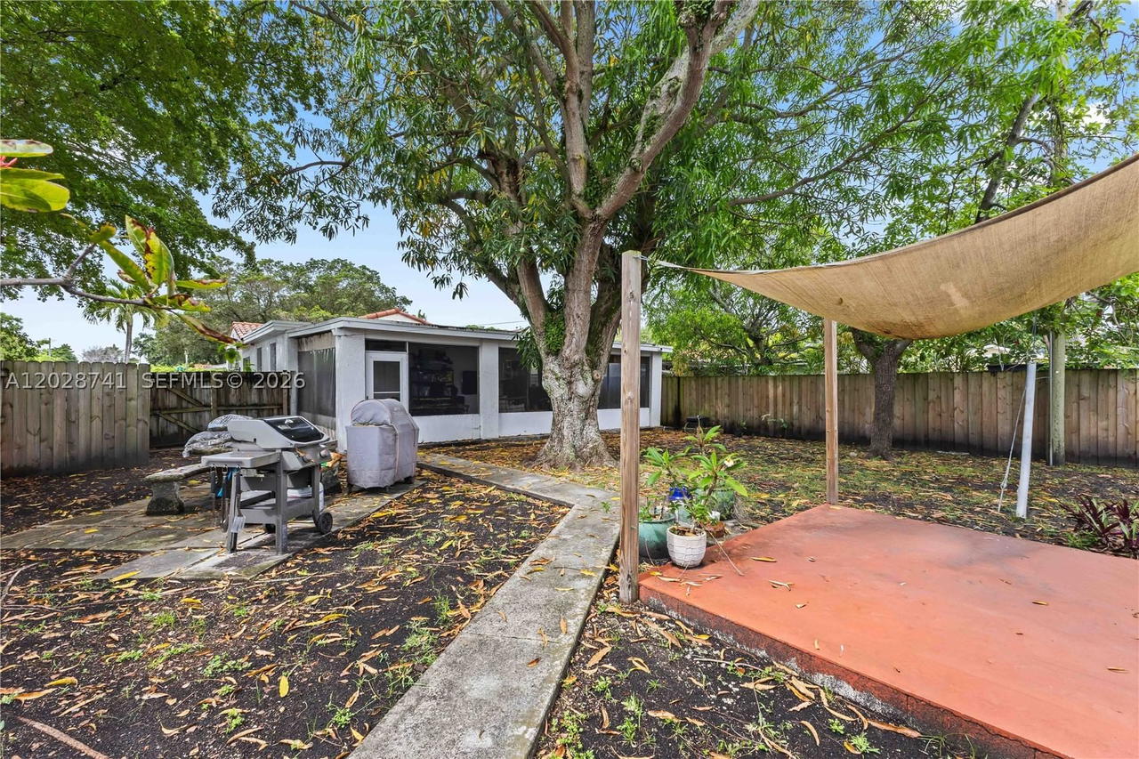 Real estate property located at 1450 25th Ave, Miami-dade, New Silver Crest, Miami, FL