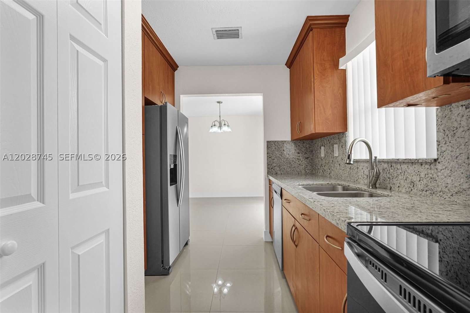 Real estate property located at 13546 63rd Lane H-W, Miami-dade, Kendall Lakes East Sectio, Miami, FL