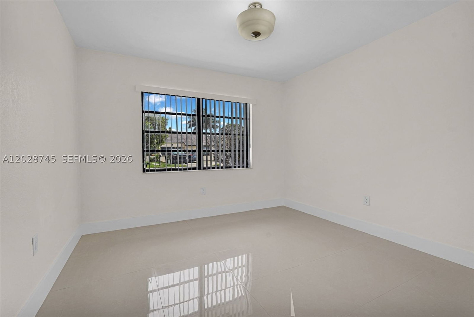 Real estate property located at 13546 63rd Lane H-W, Miami-dade, Kendall Lakes East Sectio, Miami, FL