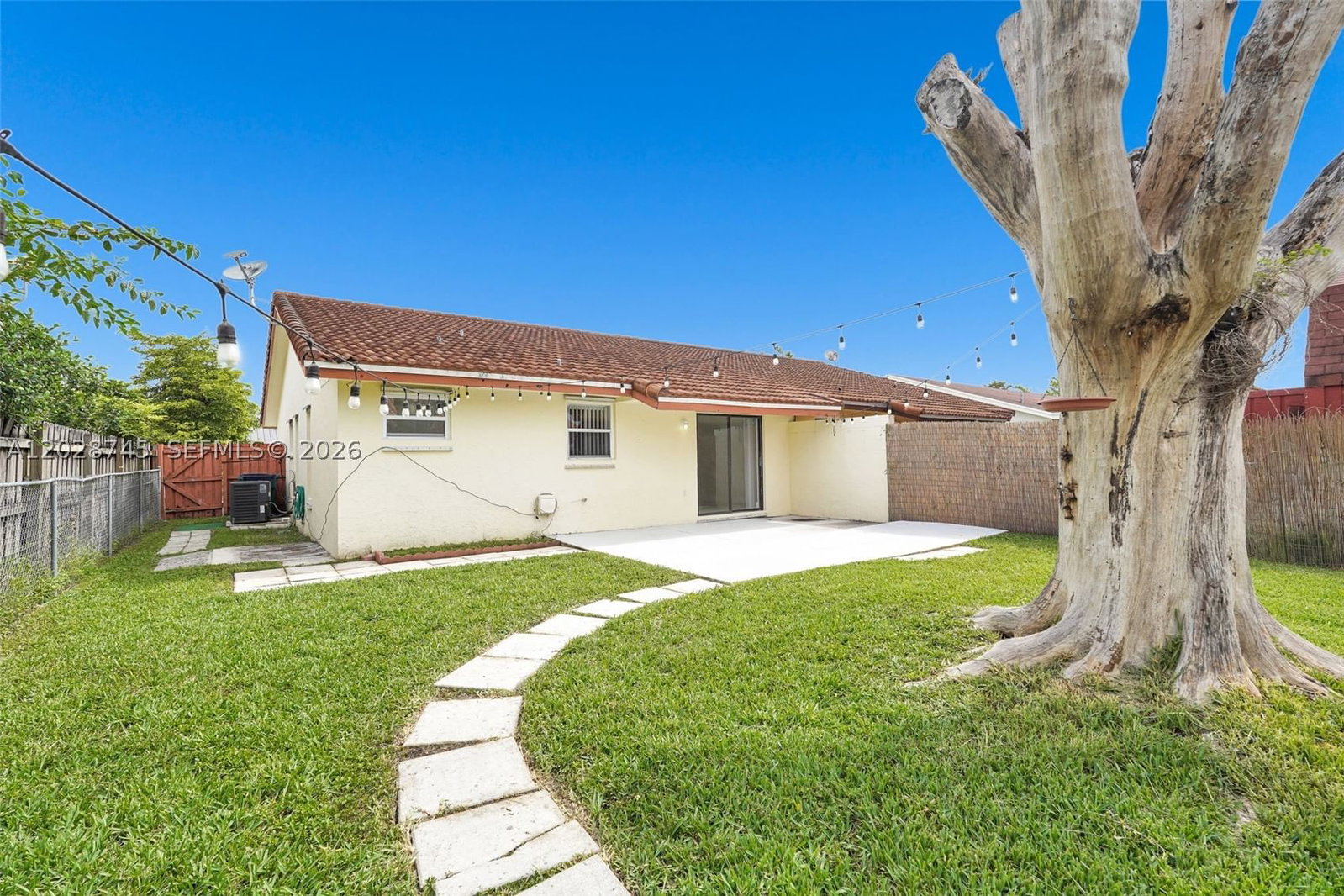 Real estate property located at 13546 63rd Lane H-W, Miami-dade, Kendall Lakes East Sectio, Miami, FL