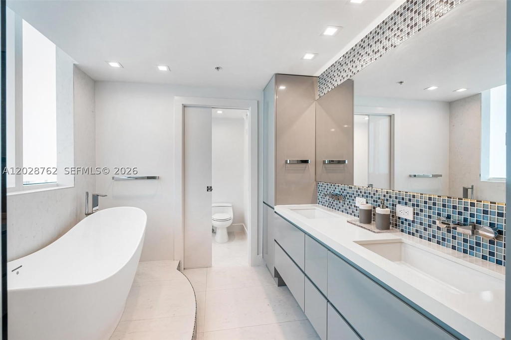Real estate property located at 3801 Collins Ave #703, Miami-dade, Mosaic On Miami Beach Con, Miami Beach, FL