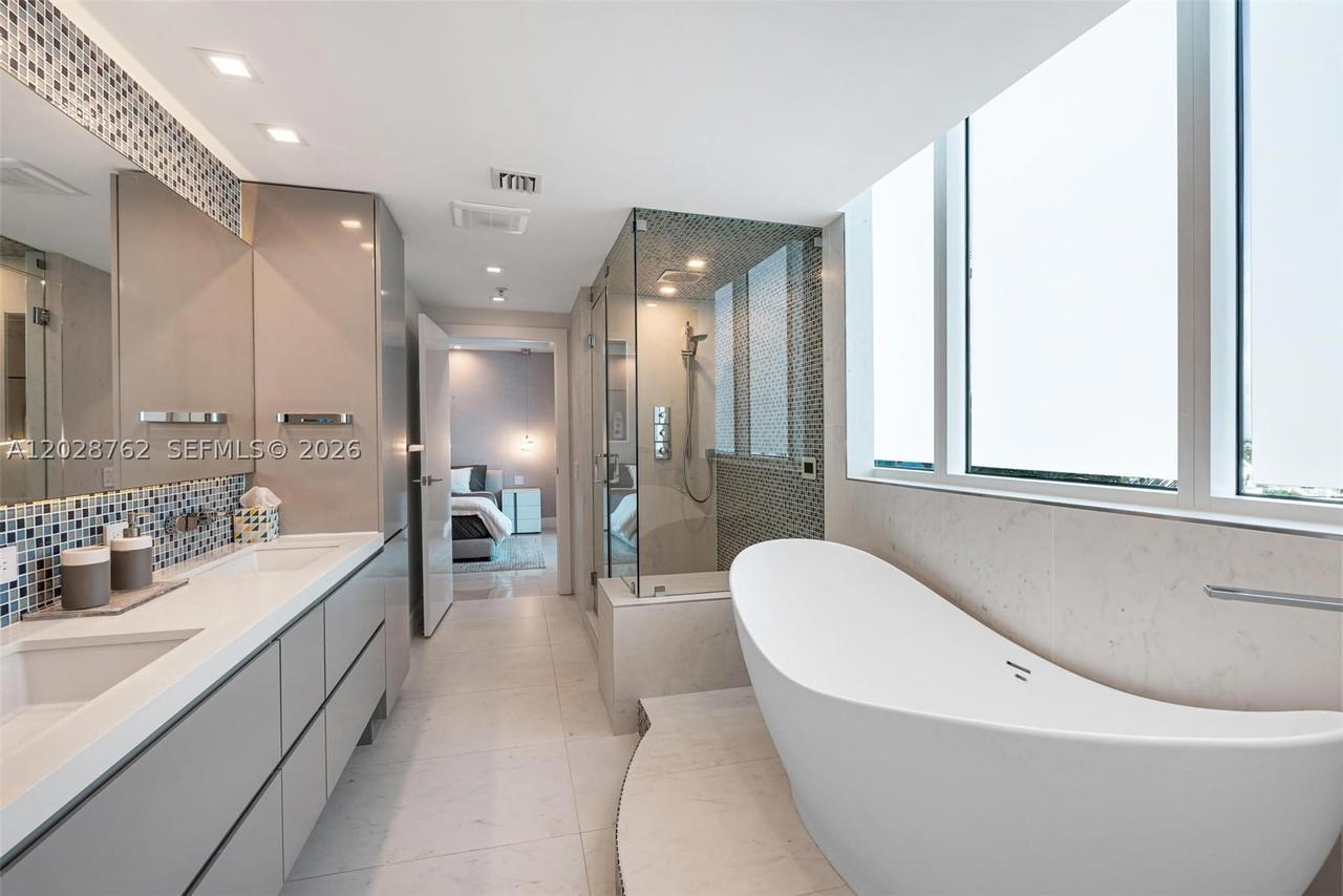 Real estate property located at 3801 Collins Ave #703, Miami-dade, Mosaic On Miami Beach Con, Miami Beach, FL