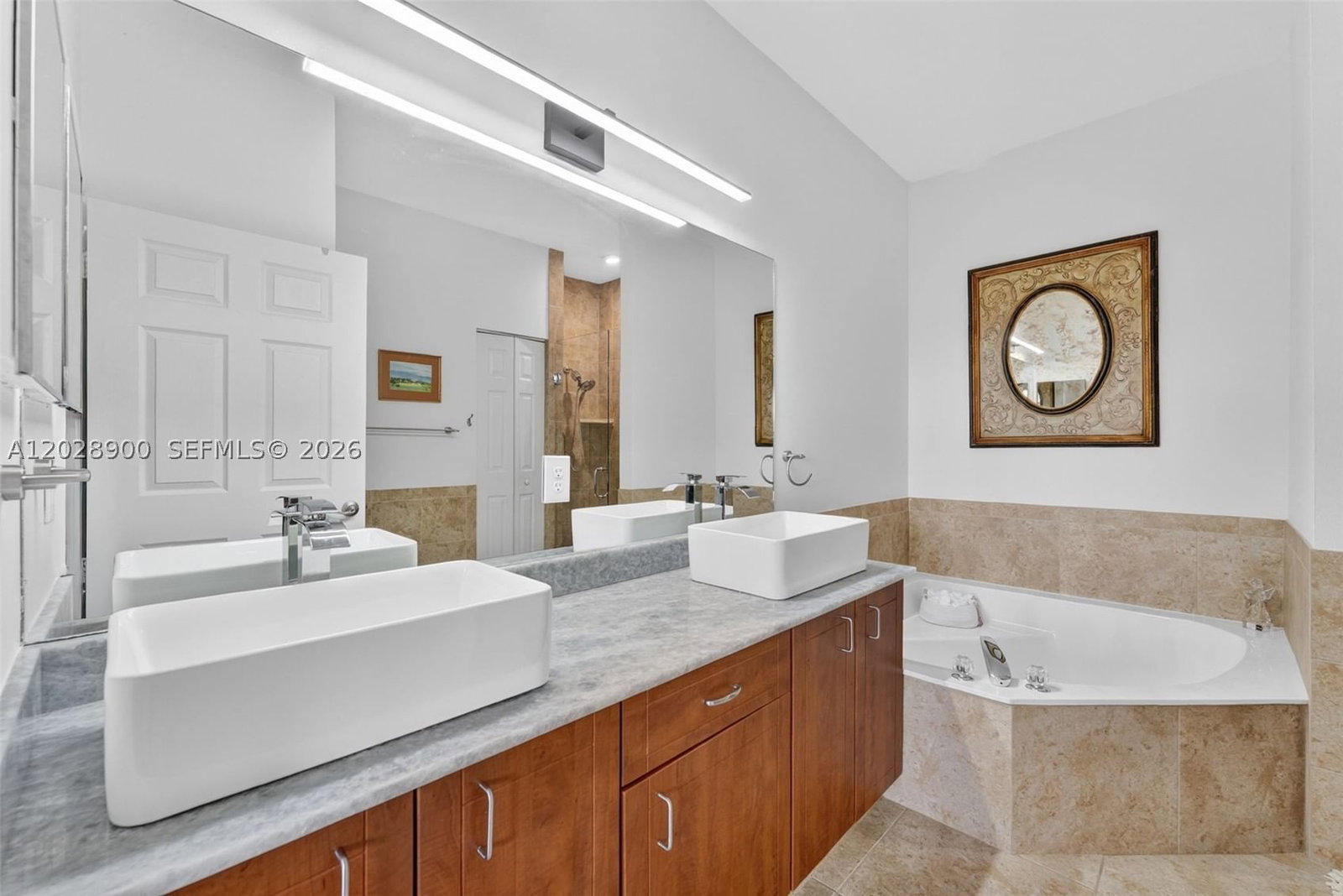 Real estate property located at 2411 Aragon Blvd #2, Broward, Aragon Sec One, Sunrise, FL