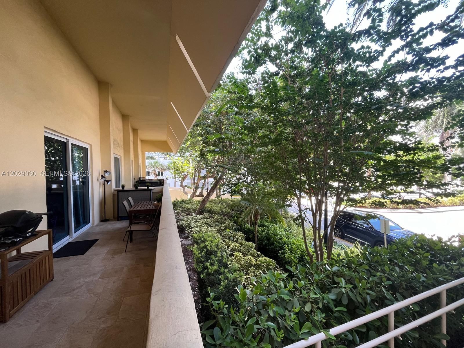 Real estate property located at 2501 Ocean Dr L04, Broward, Wave Condo, Hollywood, FL