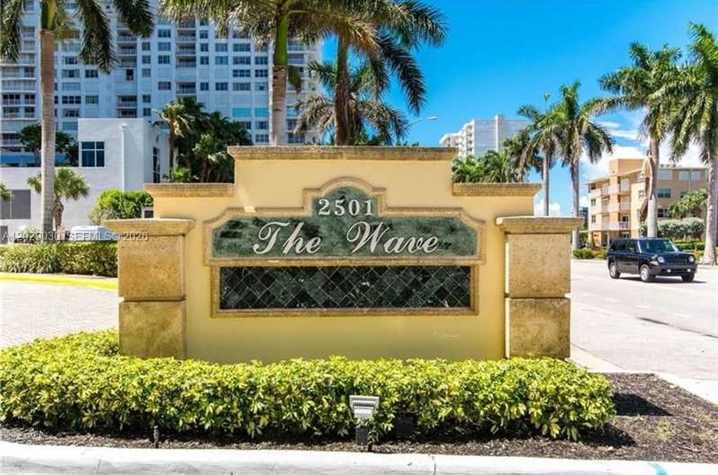 Real estate property located at 2501 Ocean Dr L04, Broward, Wave Condo, Hollywood, FL