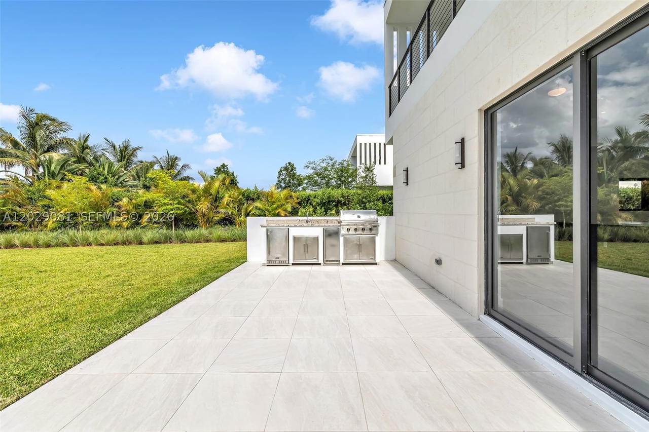 Real estate property located at 16689 Botaniko Dr N, Broward, Weston Estates, Weston, FL