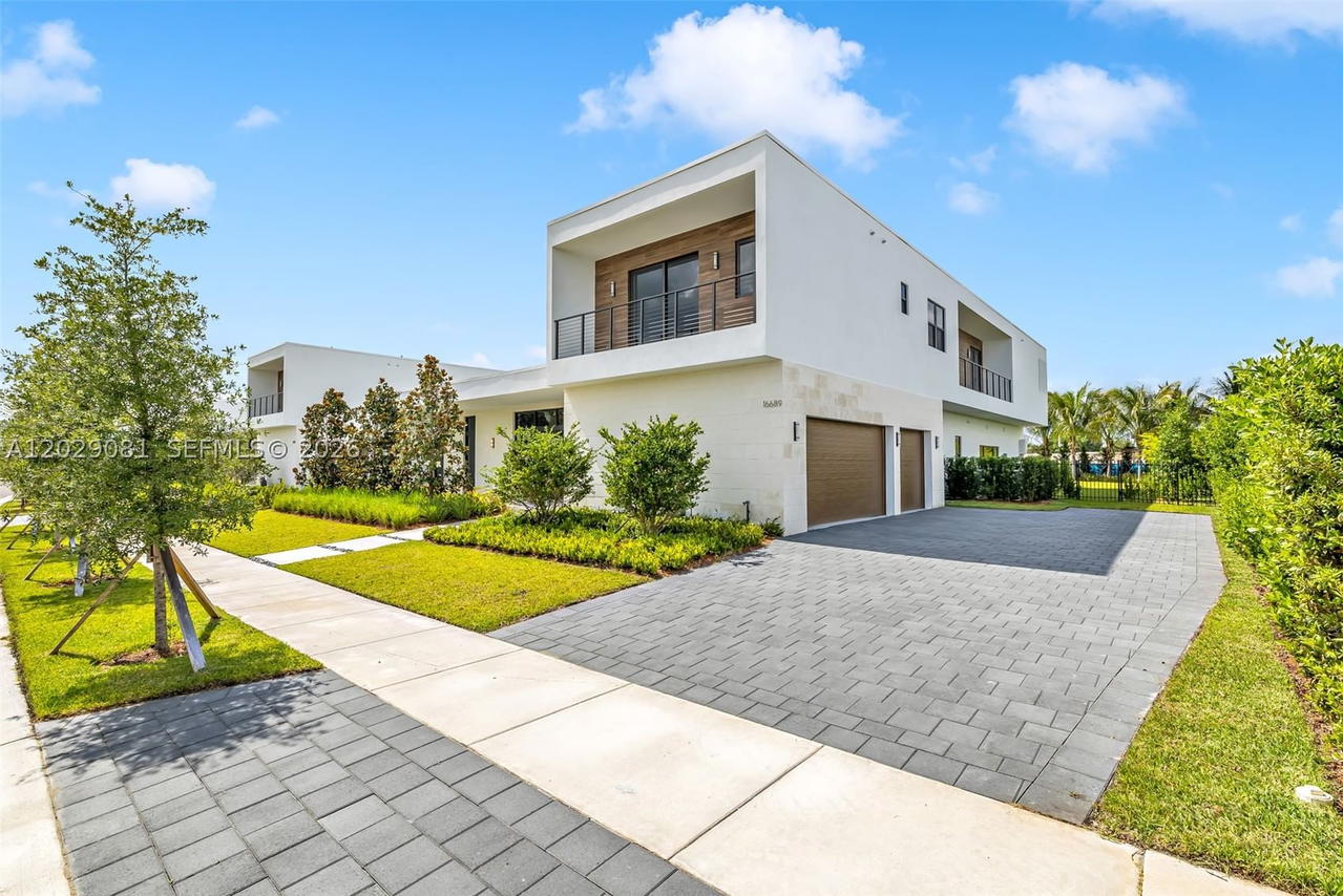 Real estate property located at 16689 Botaniko Dr N, Broward, Weston Estates, Weston, FL
