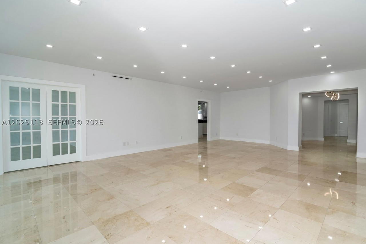 Real estate property located at 21050 38th Ave #305, Miami-dade, Atlantic Iii At The Point, Aventura, FL