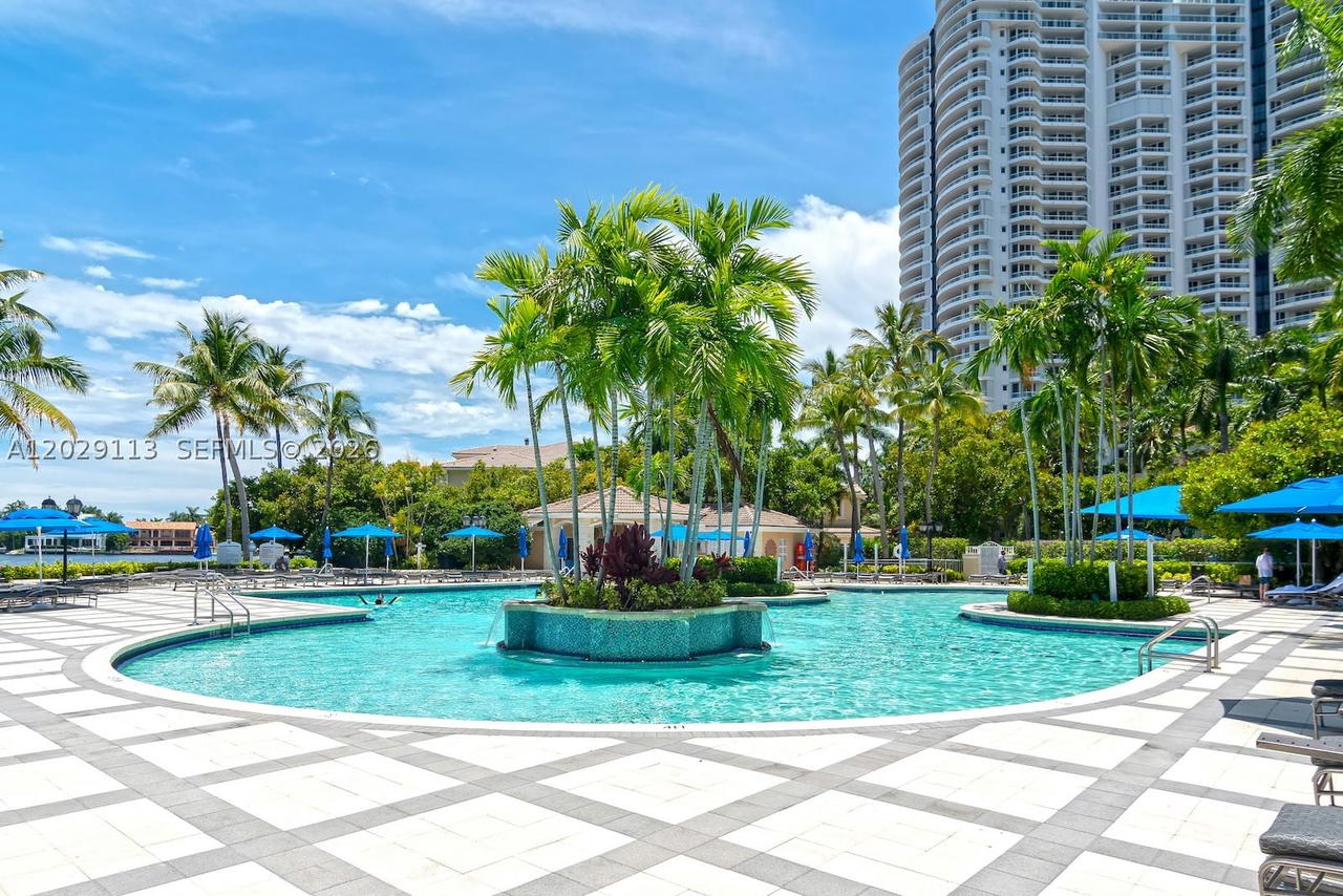 Real estate property located at 21050 38th Ave #305, Miami-dade, Atlantic Iii At The Point, Aventura, FL