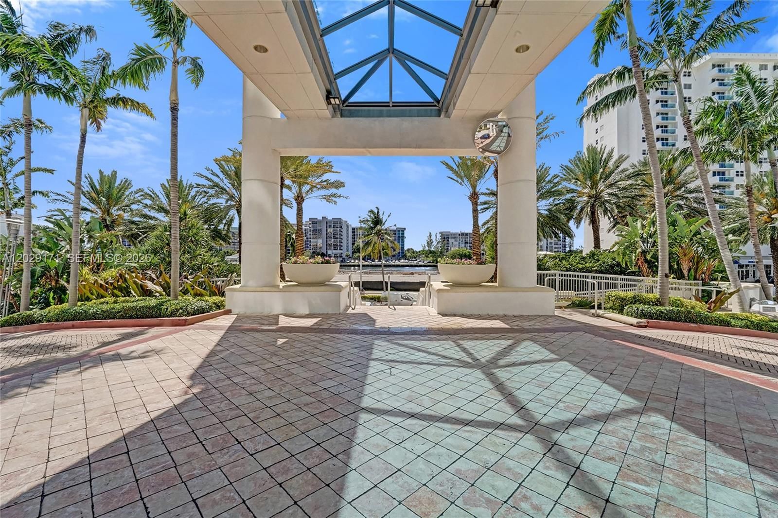 Real estate property located at 3101 Ocean Dr #2208, Broward, Ocean Palms Condo, Hollywood, FL