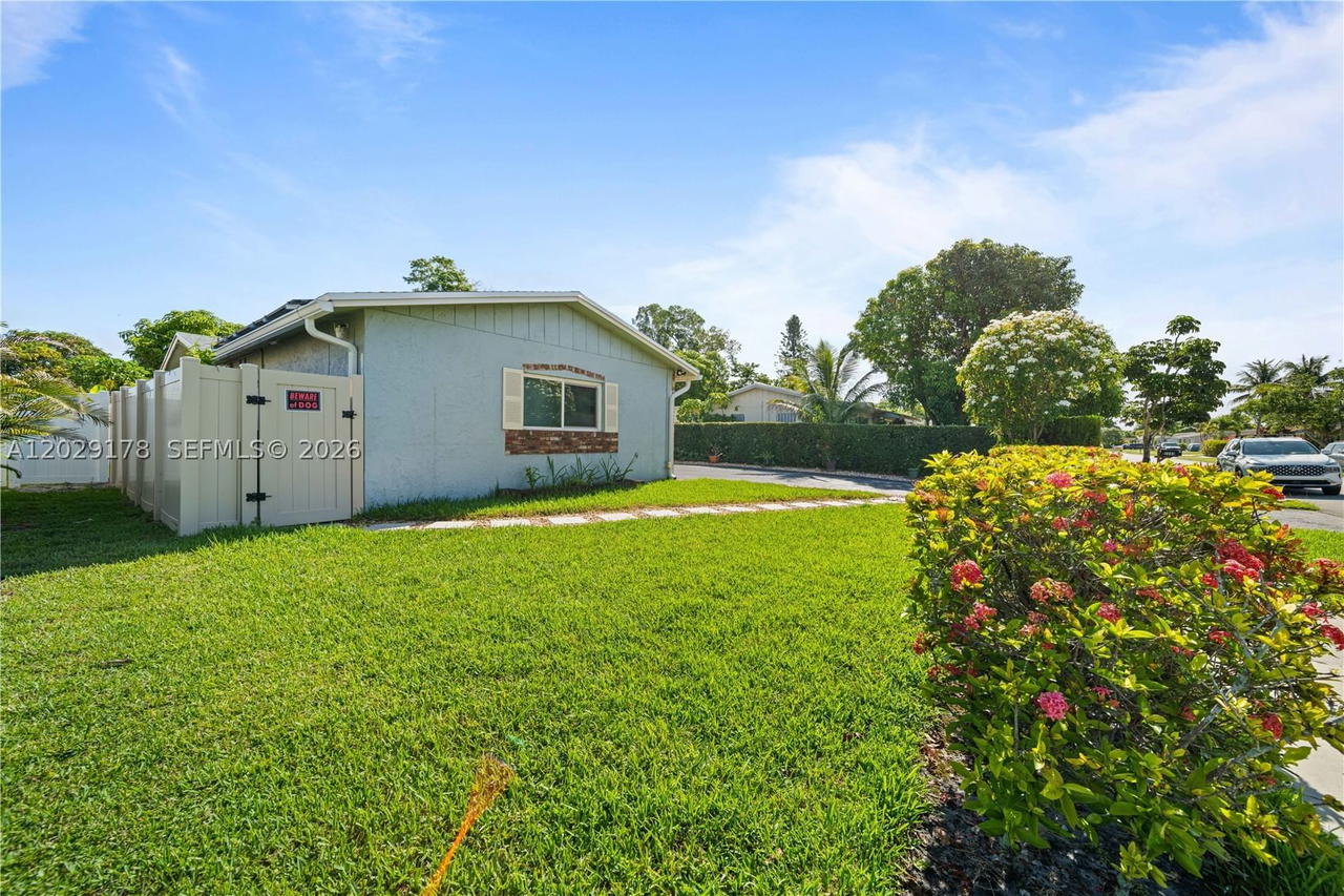 Real estate property located at 7715 9th St, Broward, Lauderdale North Park Sec, North Lauderdale, FL