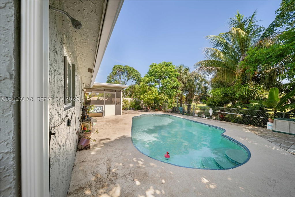 Real estate property located at 7715 9th St, Broward, Lauderdale North Park Sec, North Lauderdale, FL