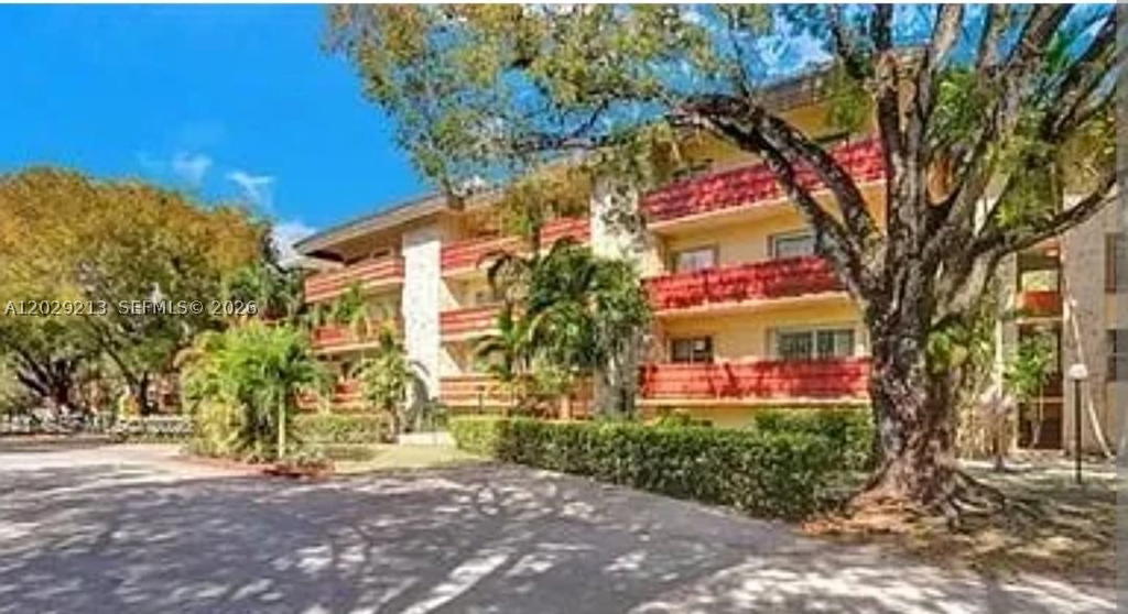 Real estate property located at 1205 Mariposa Ave #304, Miami-dade, Villa Capri Condo, Coral Gables, FL