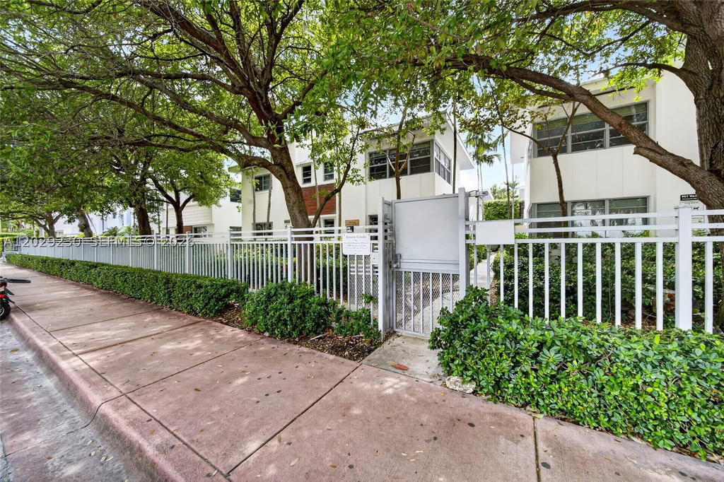Real estate property located at 1568 Pennsylvania Ave #312, Miami-dade, Etruria Condo, Miami Beach, FL