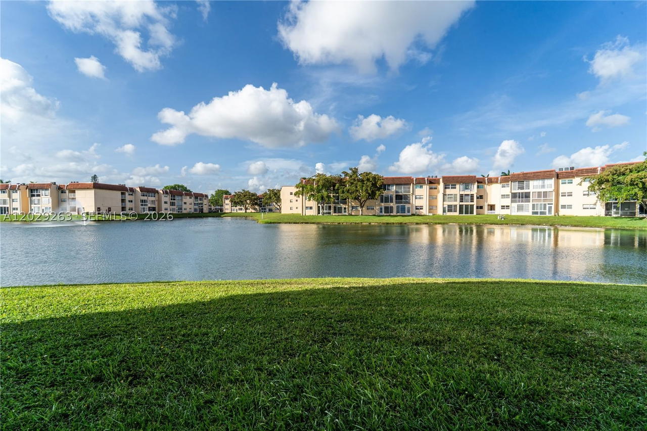 Real estate property located at 2811 Pine Island Rd #102, Broward, Sunrise Lakes 71 Condo, Sunrise, FL