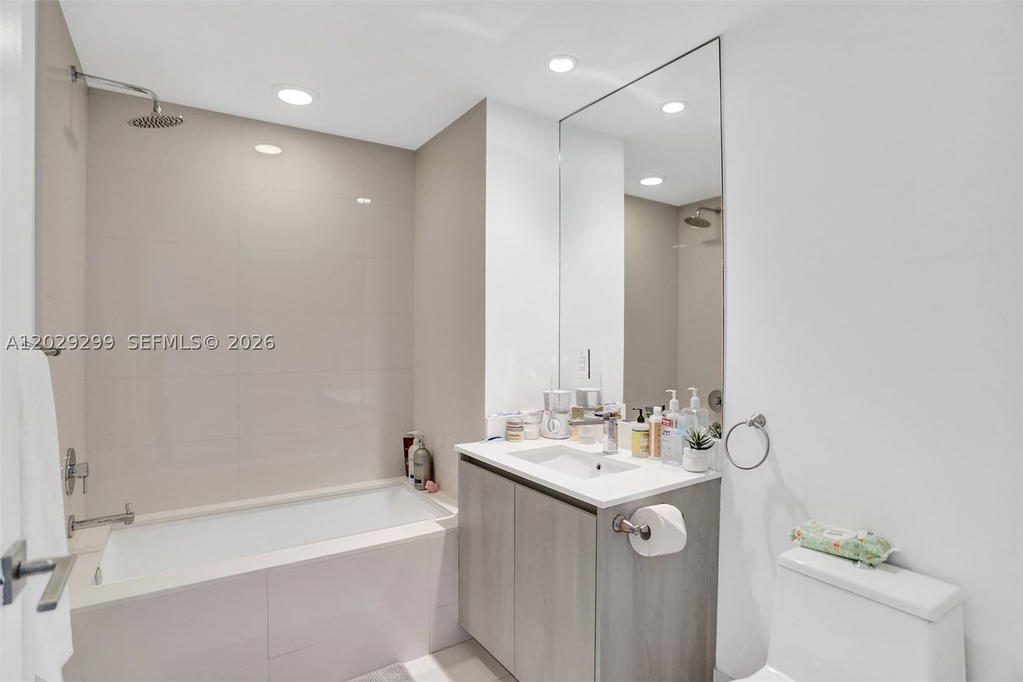 Real estate property located at 3131 7th Ave #304, Miami-dade, One Paraiso Condo, Miami, FL