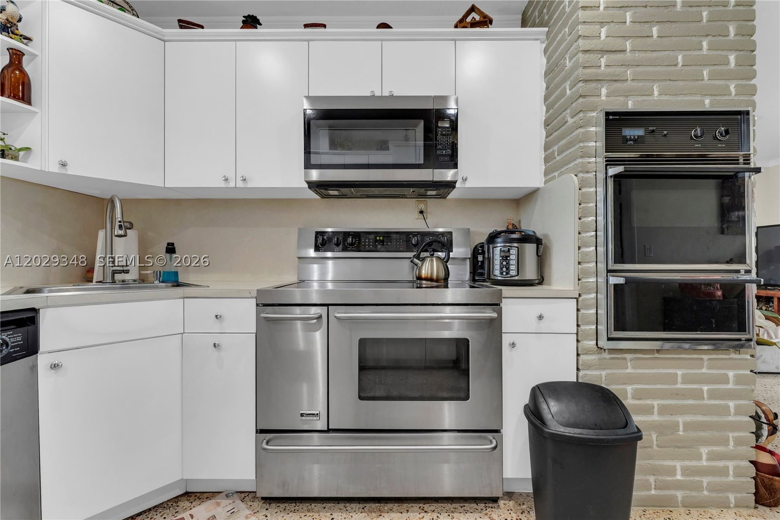 Real estate property located at 884 72nd Pl, Miami-dade, Meadows Park, Hialeah, FL