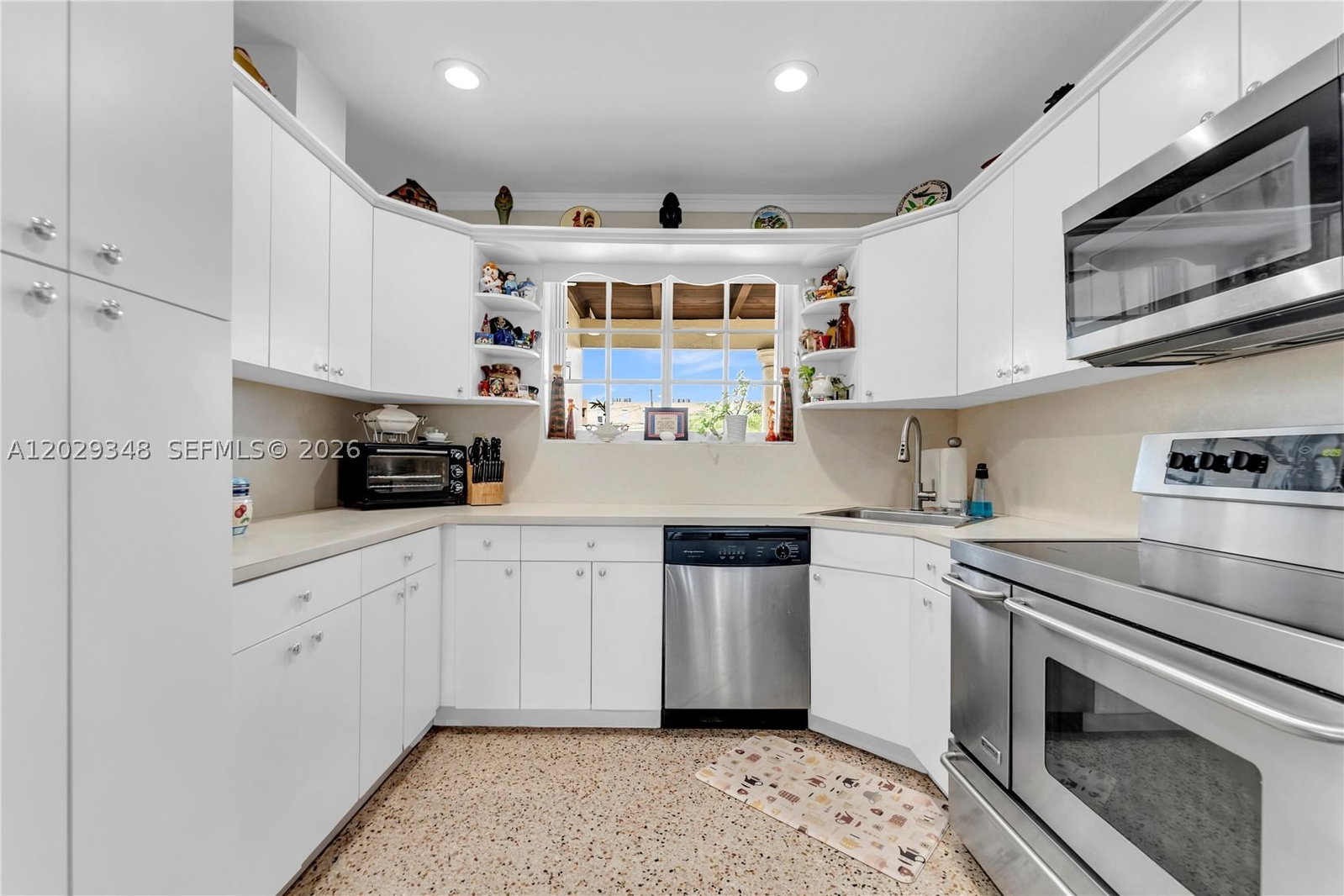 Real estate property located at 884 72nd Pl, Miami-dade, Meadows Park, Hialeah, FL