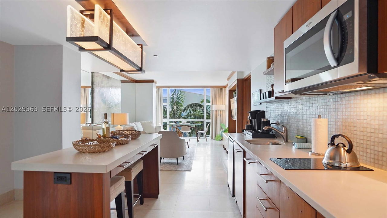 Real estate property located at 6801 Collins Ave #315 (door 302), Miami-dade, Central Carillon Beach Co, Miami Beach, FL