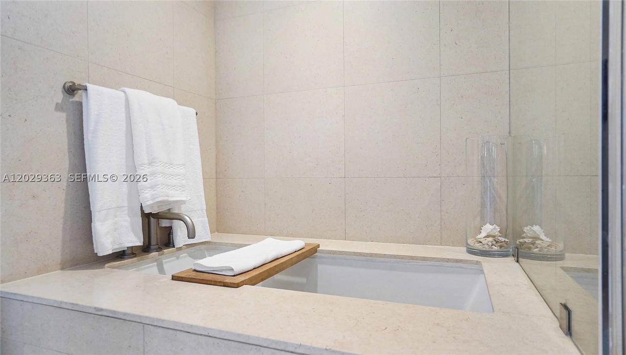 Real estate property located at 6801 Collins Ave #315 (door 302), Miami-dade, Central Carillon Beach Co, Miami Beach, FL