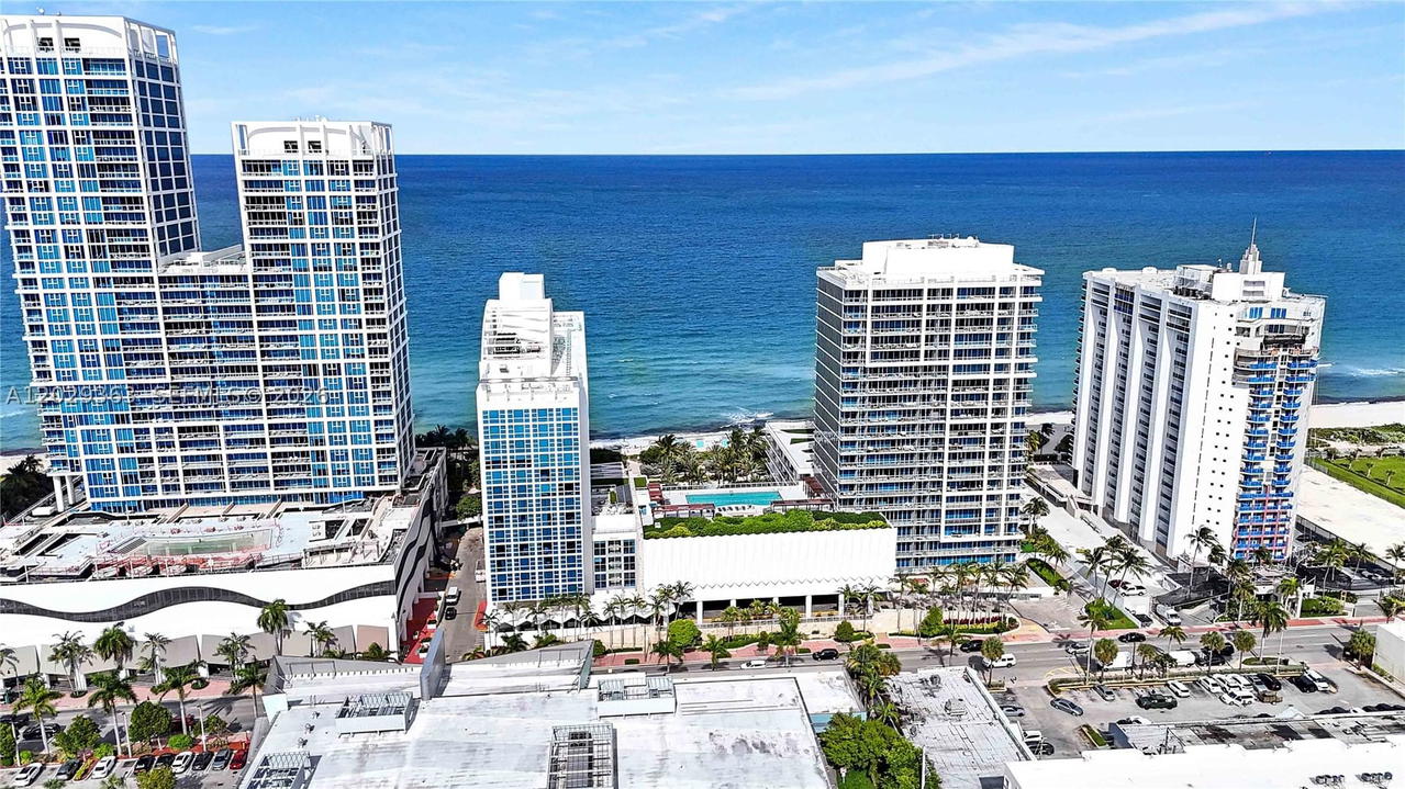 Real estate property located at 6801 Collins Ave #315 (door 302), Miami-dade, Central Carillon Beach Co, Miami Beach, FL