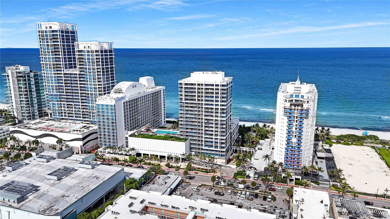 Real estate property located at 6801 Collins Ave #315 (door 302), Miami-dade, Central Carillon Beach Co, Miami Beach, FL