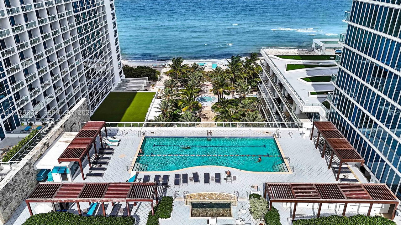 Real estate property located at 6801 Collins Ave #315 (door 302), Miami-dade, Central Carillon Beach Co, Miami Beach, FL