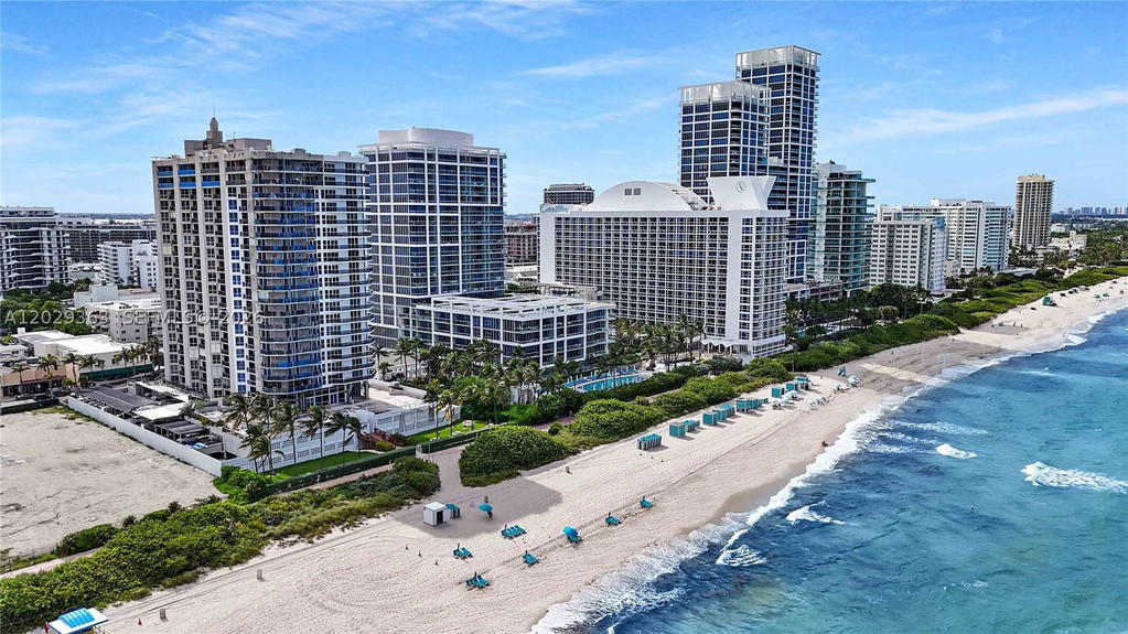 Real estate property located at 6801 Collins Ave #315 (door 302), Miami-dade, Central Carillon Beach Co, Miami Beach, FL