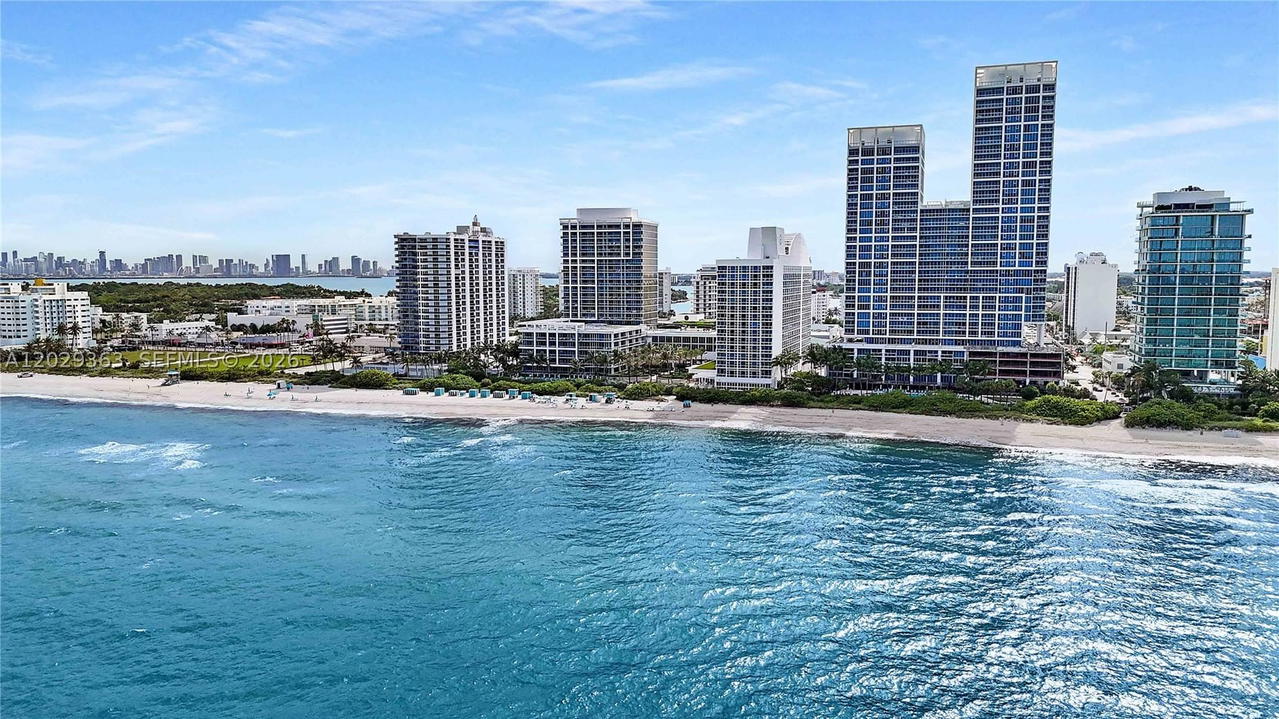 Real estate property located at 6801 Collins Ave #315 (door 302), Miami-dade, Central Carillon Beach Co, Miami Beach, FL