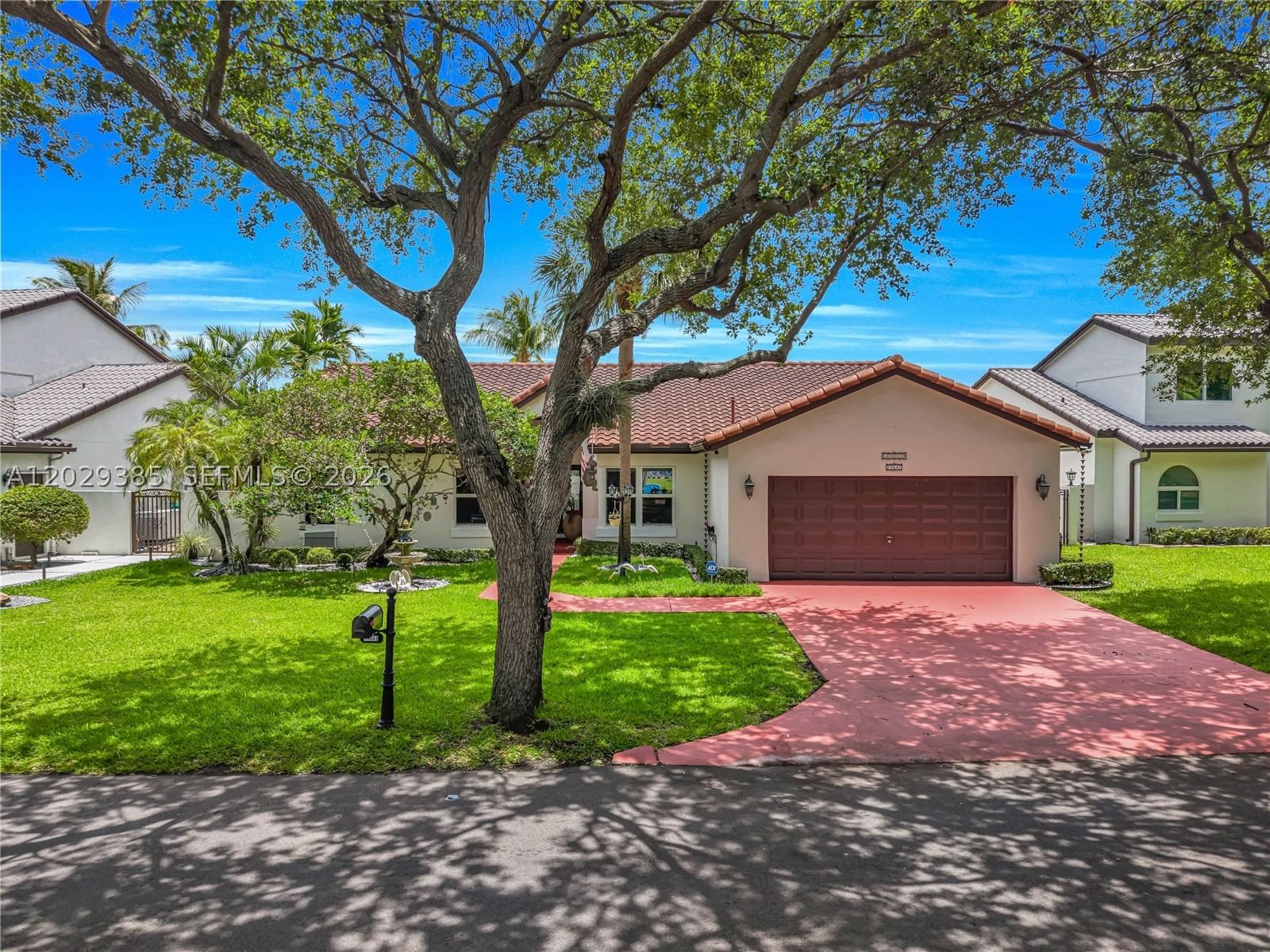 Real estate property located at 19641 88th Ave, Miami-dade, Lakes On The Green - Sec, Hialeah, FL