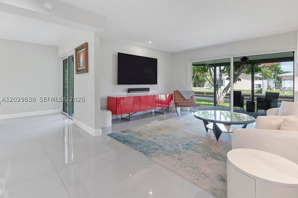 Real estate property located at 661 Kensington Pl #101B, Broward, Townhouses Shores Condo, Wilton Manors, FL