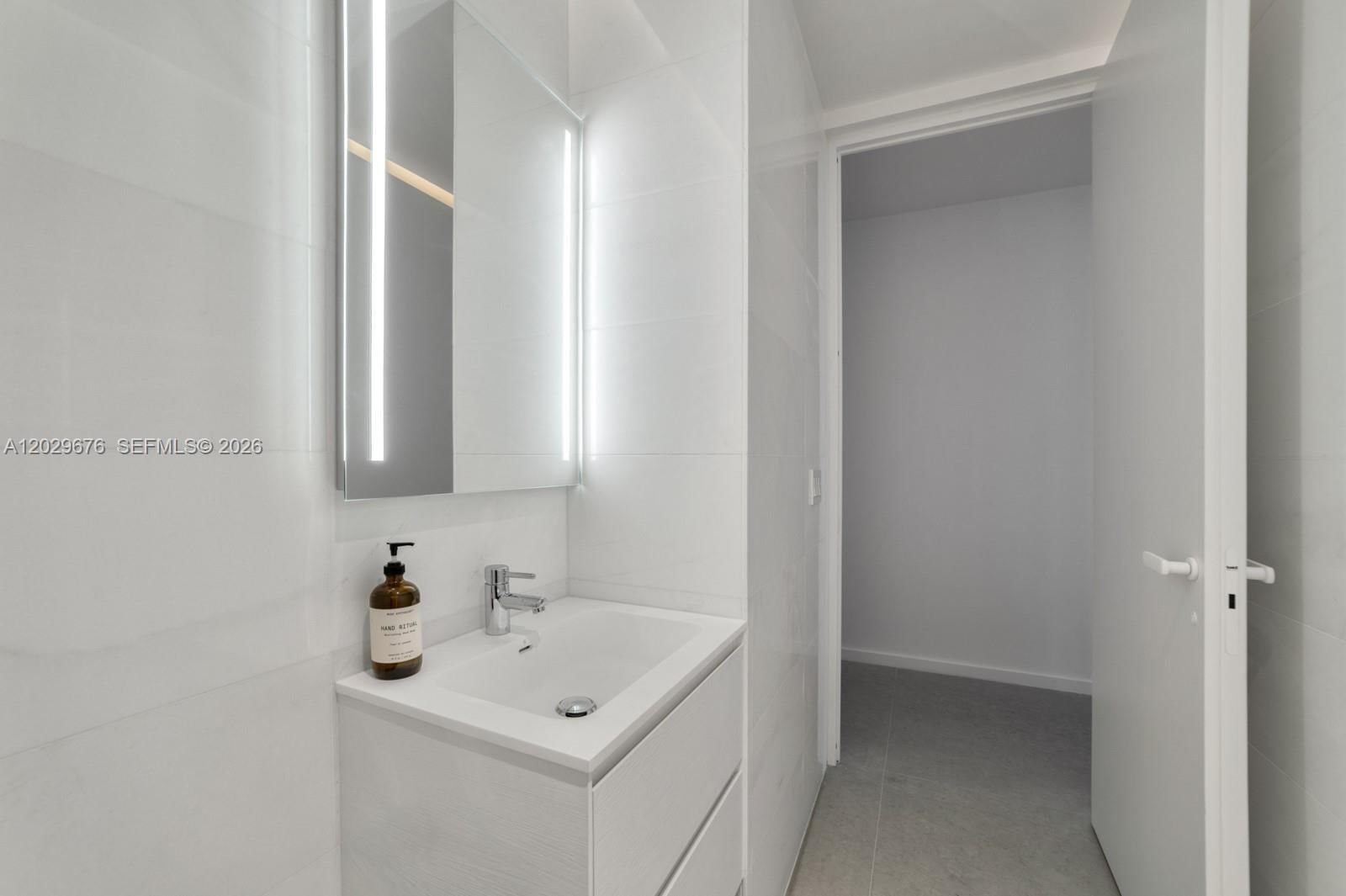 Real estate property located at 2000 Ocean Dr #15B, Broward, 2000 Ocean Condo, Hallandale Beach, FL