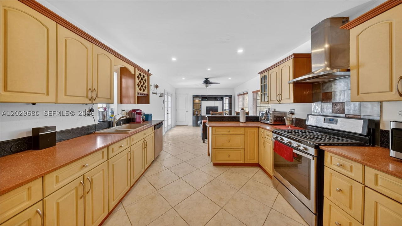 Real estate property located at 9605 187th St, Miami-dade, Bel Aire, Cutler Bay, FL