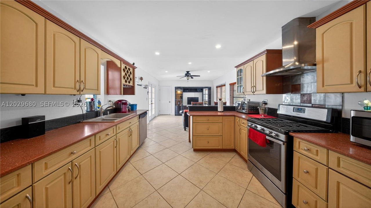 Real estate property located at 9605 187th St, Miami-dade, Bel Aire, Cutler Bay, FL