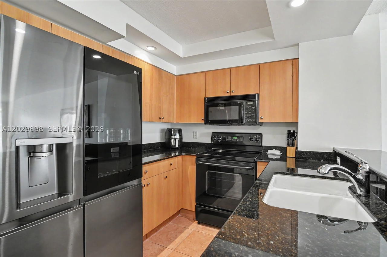 Real estate property located at 6917 Collins Ave #605, Miami-dade, The Collins Condo, Miami Beach, FL