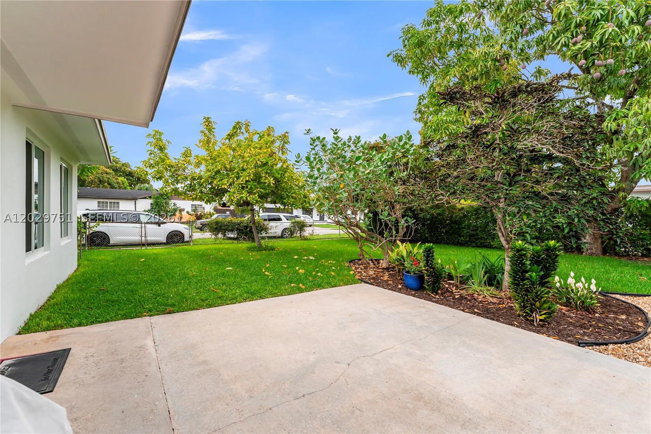 Real estate property located at 5101 127th Pl, Miami-dade, Royale Green Sec 3, Miami, FL