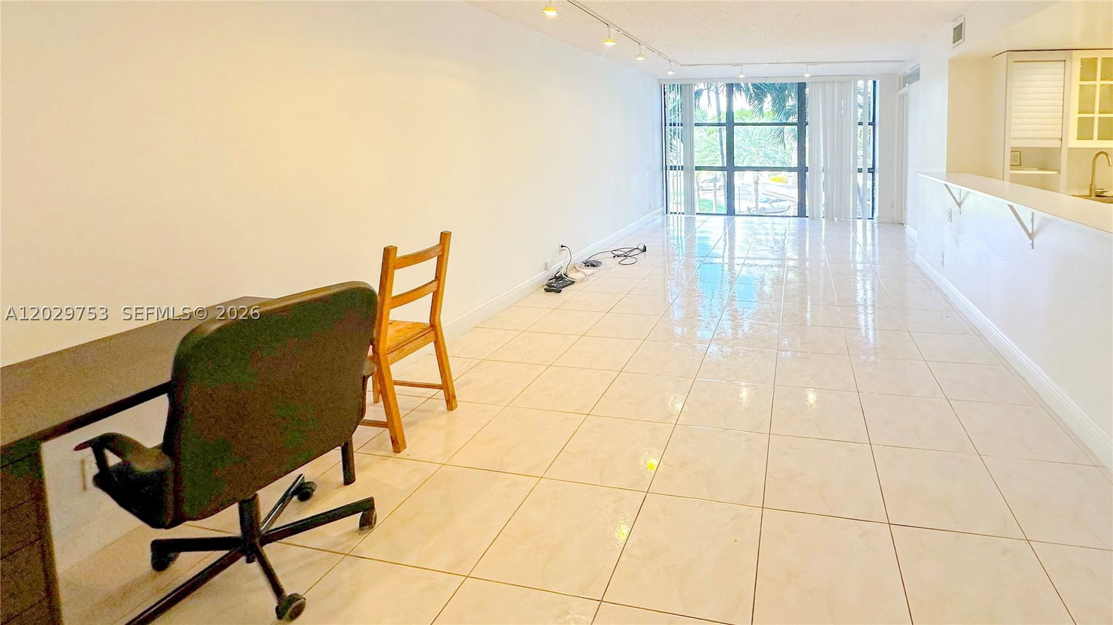 Real estate property located at 800 Parkview Dr #323, Broward, Oceanview Park Condo, Hallandale Beach, FL