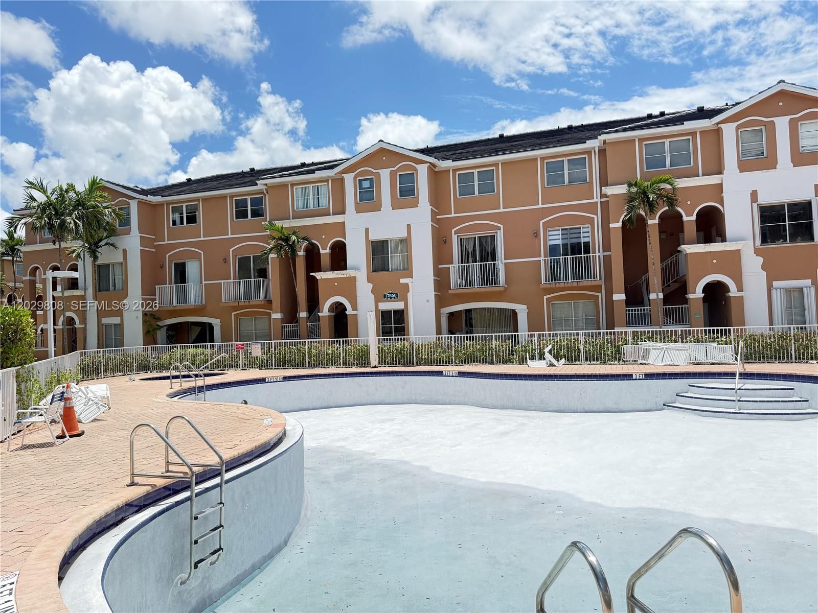 Real estate property located at 7080 177th St #209-13, Miami-dade, Shoma Homes At Country Cl, Hialeah, FL