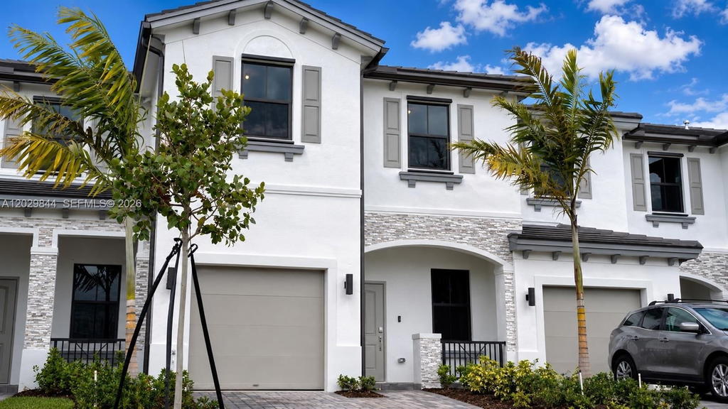 Real estate property located at 671 204th St, Miami-dade, Vista Lago, Miami Gardens, FL