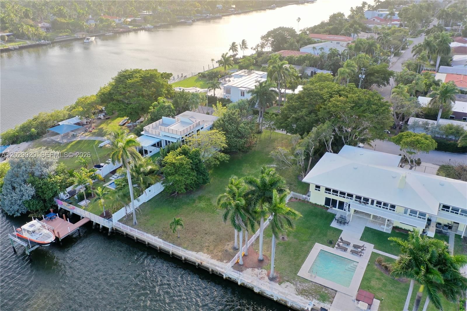 Real estate property located at 927 Northlake Dr, Broward, Hollywood Lakes Section, Hollywood, FL